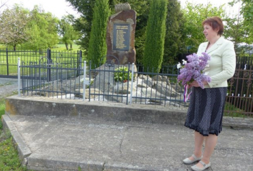 Kladení květin u pomníku padlých 8.5.2015